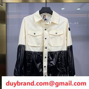 Một cảm giác nhẹ được thực hiện và áo khoác Moncler Moncler 2 màu được phát triển trong mùa này.