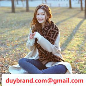 Siêu phổ biến giá đặc biệt Fendi Muffler Monogram Border Border Findscarf Cả nam và nữ đều giành chiến thắng!