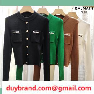 Balmain một người phụ nữ áo len Balman thanh lịch