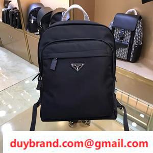 Người nổi tiếng ở nước ngoài, ba lô Prada Prada, một ấn tượng sành điệu với bầu không khí bình thường của ba lô