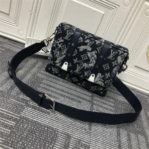 Túi đeo chéo nam Louis Vuitton Hàng hiệu siêu cấp Trunk vải canvas Monogram Eclipse Giá rẻ chất lượng phiên bản mới 