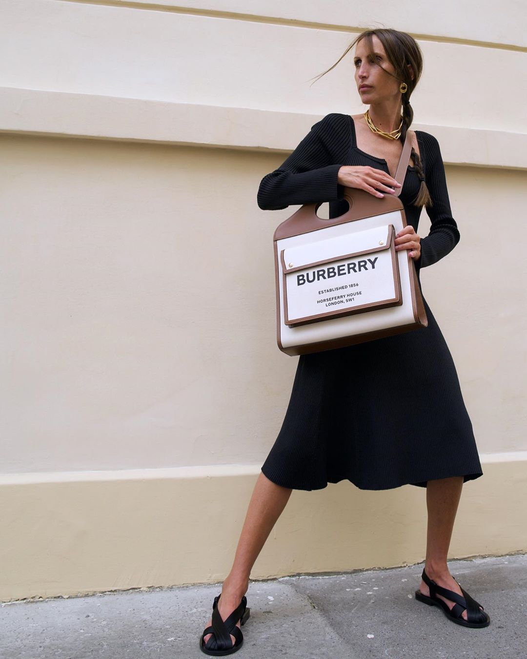 chloe-harrouche-burberry-pocket-bag-instagram-1.jpg
