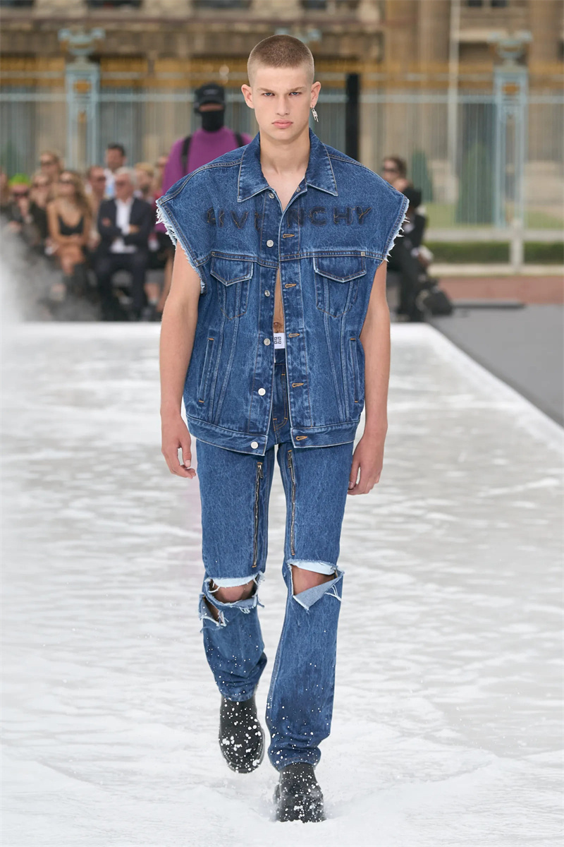 00028-givenchy-spring-2023-mens-credit-gorunway-thoitrangnam-elleman.jpg