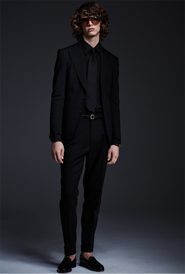 phoi-do-all-black-Tom-Ford-elle-man.jpg