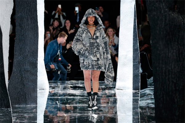 nu-ca-si-Rihanna-tai-tuan-le-thoi-trang-new-york.jpg
