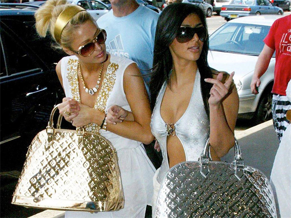 paris-hilton-va-kim-kardarshian-cung-tui-xach-alma-purseblog.jpg