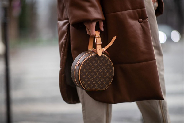 petite-boite-chapeau-louis-vuitton-marie-claire.jpg