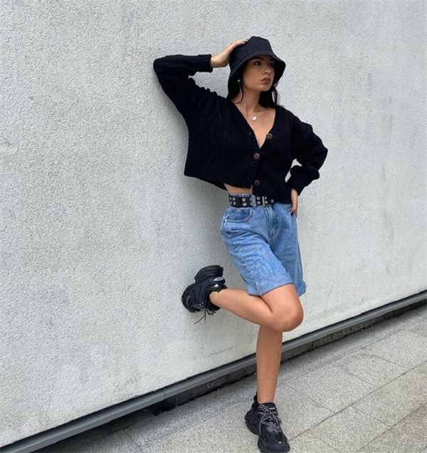 Quan-short-ngan-va-giay-Balenciaga.jpg